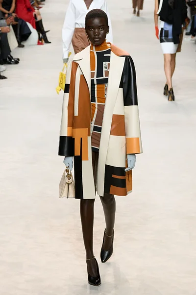 Look 28